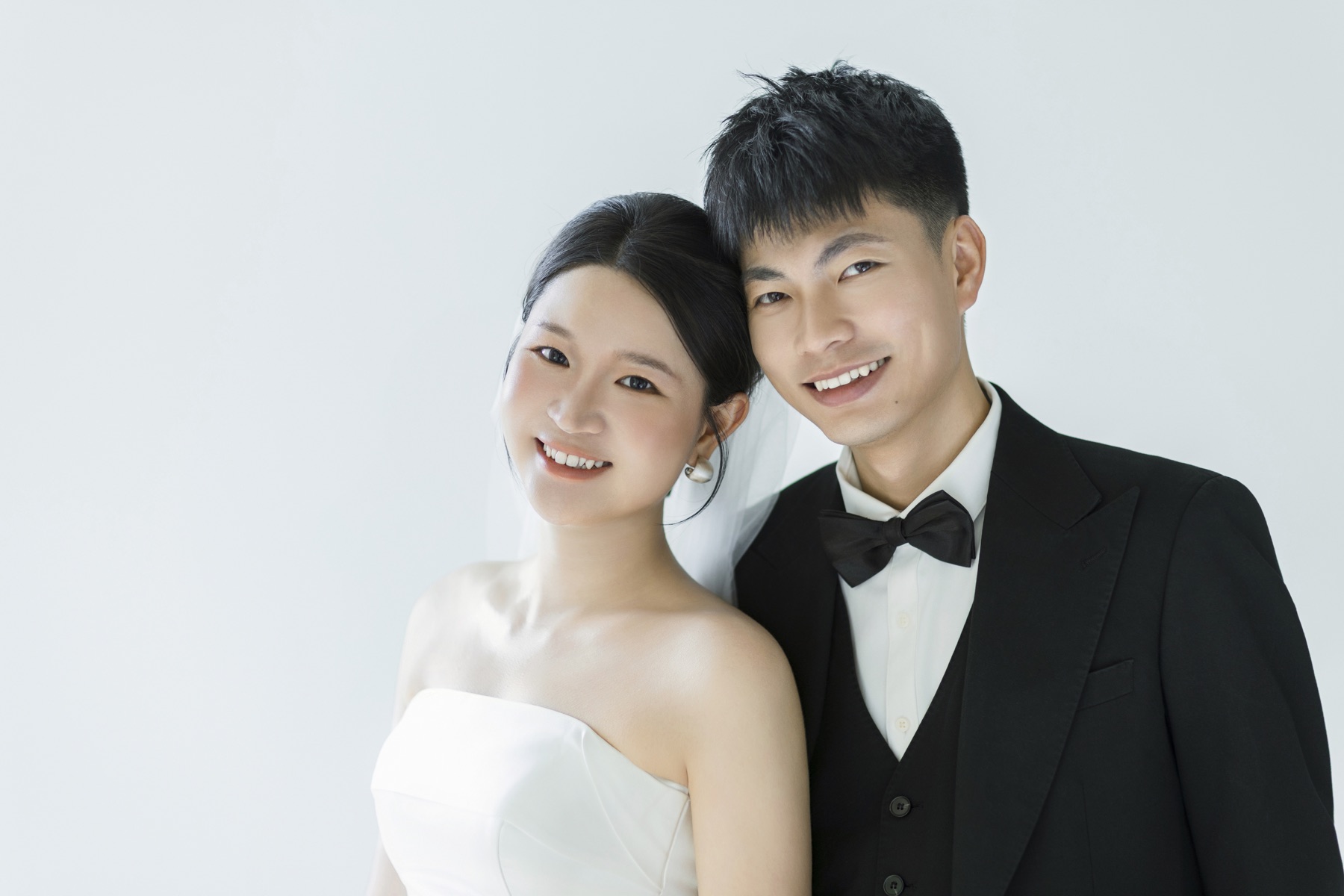 新郎与新娘的婚纱近照